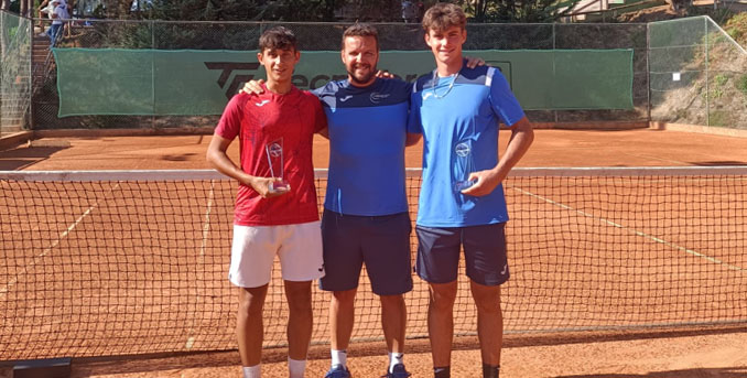 Alejandro López y Rubén Fernández junto a su entrenador