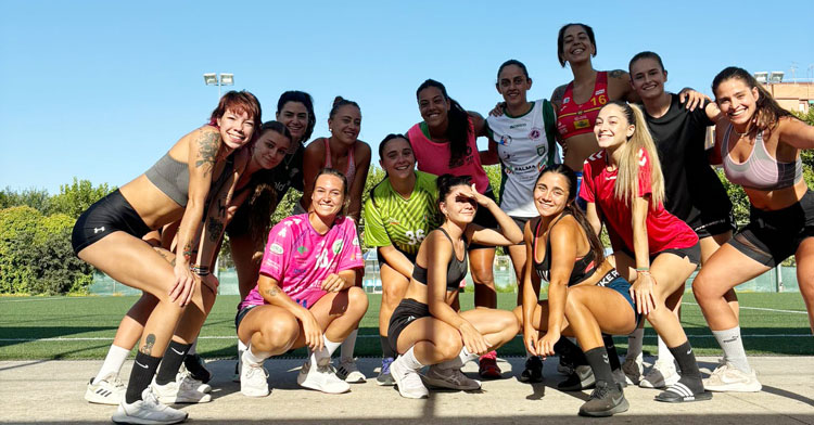 Las jugadoras del Adesal antes de su segundo entrenamiento. Foto: Adesal