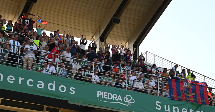 Aficionados del Barcelona en El Arcángel en la final del play-off. Foto: Natalia Román