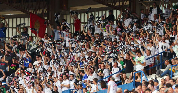 Aficionados del Burgos en La Romareda la pasada campaña. Foto: LaLiga Hypermotion