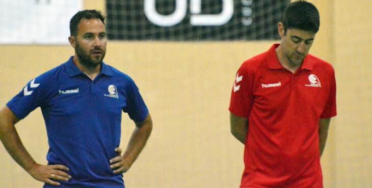 El entrenador del Deza Córdoba de Balonmano, Benito Puerto, brazos en jarra. Foto: CBM