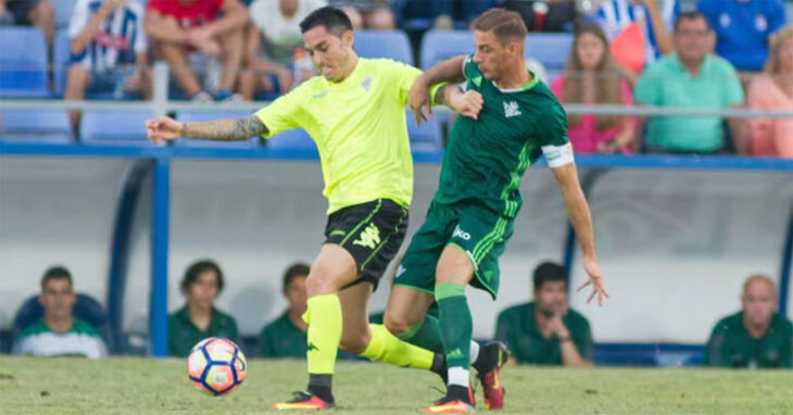 El Córdoba jugando el Colombino ante el Betis en 2016. Foto: José A. Pérez / AS