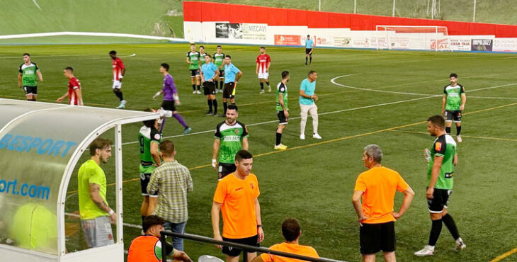 Un momento del amistoso en Espiel. Foto: Atlético Espeleño