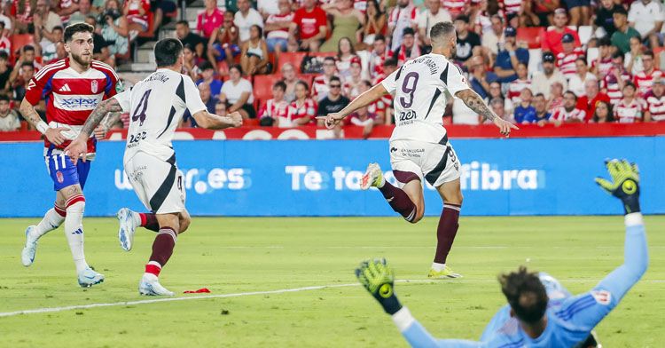 Higinio festejando su gol ante el Granada. Foto: Albacete Balompié