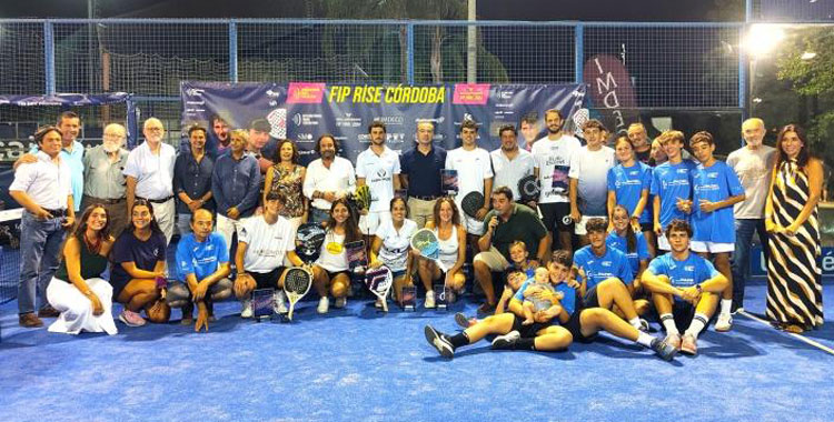 La foto de familia tras la entrega de premios. Foto: FAP