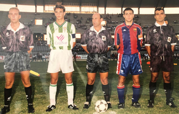Jorge García ejerciendo de capitán en el Córdoba juvenil en un partido ante el Barça en el legendario Ciudad de los Califas.