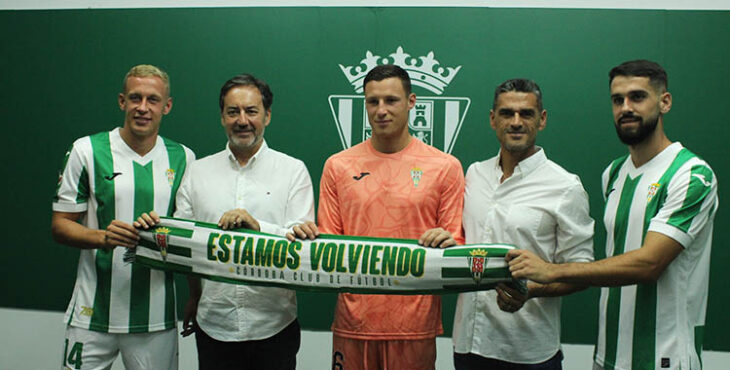 Los tres primeros fichajes del Córdoba, Olbolski, Ramón Vila y Xavi Sintes, presentados por Monterrubio y Juanito.