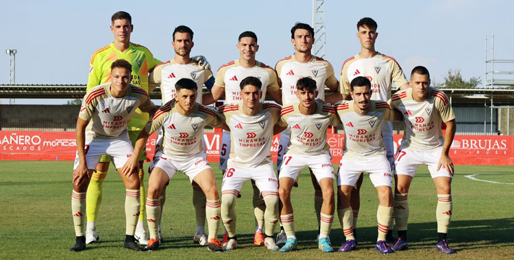 El último once del cuadro jabato en pretemporada. Foto: CD Mirandés