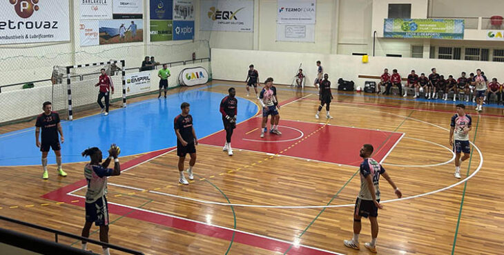 El Ángel Ximénez jugando su primer amistoso de este verano en Portugal.