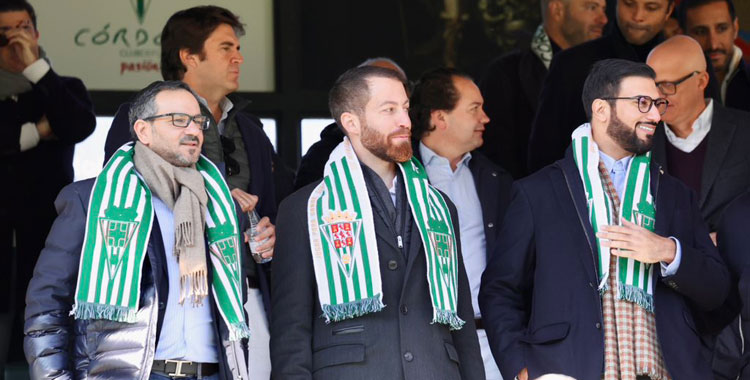 Los consejeros bareiníes del Córdoba en una de sus pasos por El Arcángel. Foto: CCF