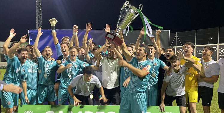 El Pozoblanco tras proclamarse campeón de la Copa RFAF en 2024.