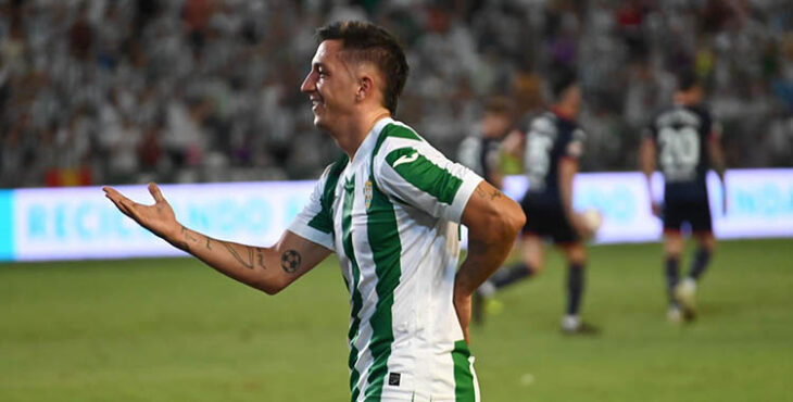 Carracedo celebrando su primer gol en el fútbol profesional.