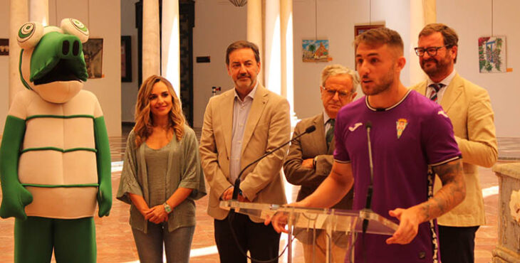 Antonio Casas expresando su orgullo de llevar la camiseta de la provincia de Córdoba tras ver frustrado su traspaso al Río AVE hace tres semanas.