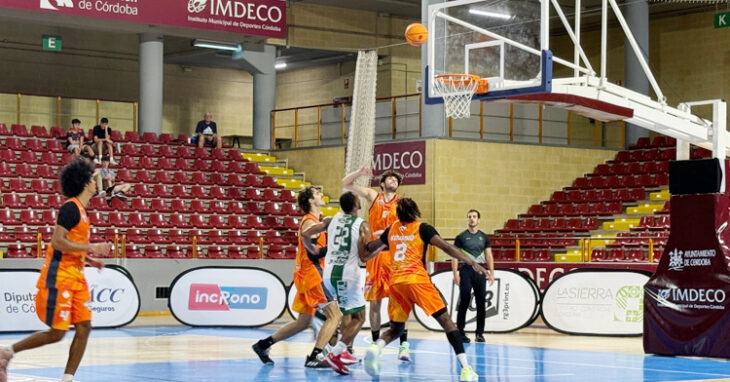 Un amistoso del equipo en esta pretemporada. Foto: Córdoba Club de Baloncesto