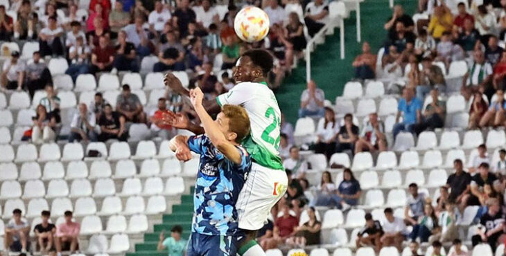 El añorado Diarra en un lance del Córdoba-Racing Ferrol más reciente en El Arcángel. Foto: CCF