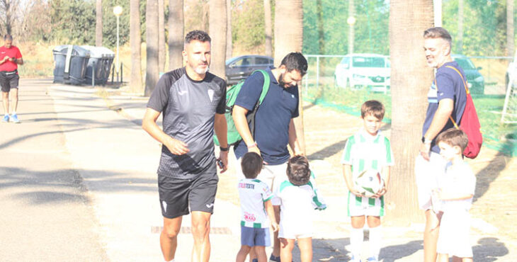 Iván Ania en su vuelta a la Ciudad Deportiva tras su larga charla en el vestuario con la plantilla.