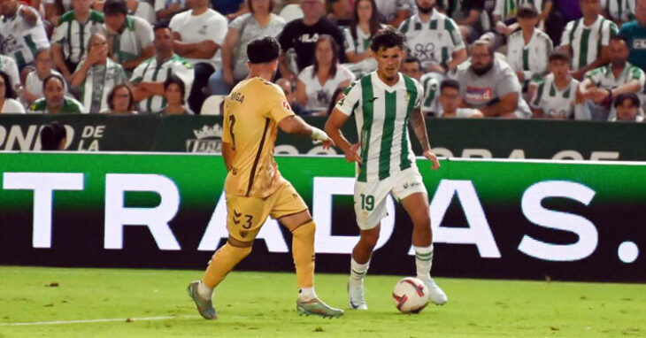 Jude Soonsup-Bell en su estreno con el Córdoba ante el Málaga. Foto: Natalia Román