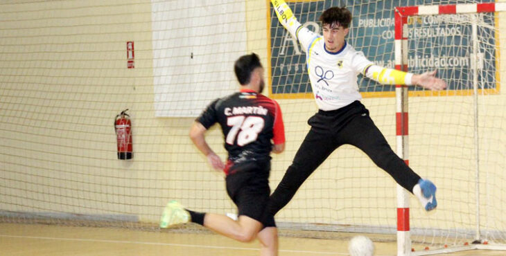 El meta de La Salle tratando de salvar a su equipo en un uno contra cero. Foto: La Salle Balonmano