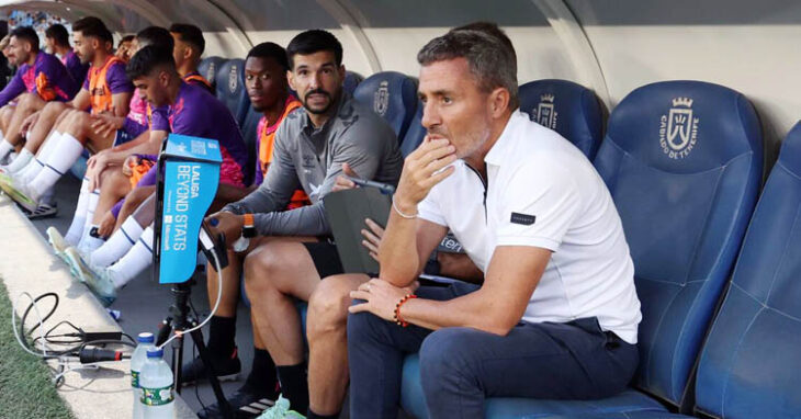 Óscar Cano antes de un partido del Tenerife. Foto: LaLiga Hypermotion