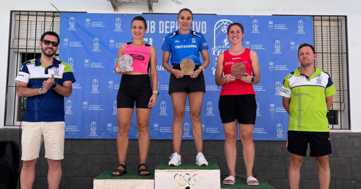 Podio femenino de la Carrera Popular La Alameda.