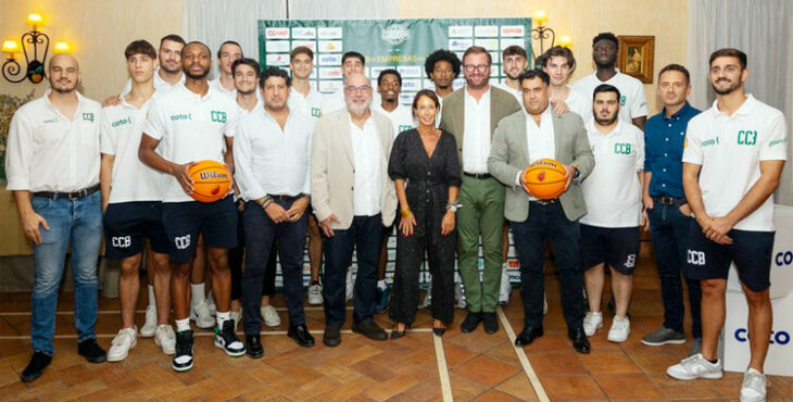 La foto de familia en el acto de presentación del Coto. Foto: Córdoba Club de Baloncesto