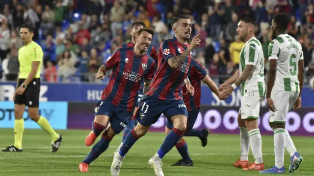 Sielva celebrando el primer gol de la SD Huesca: