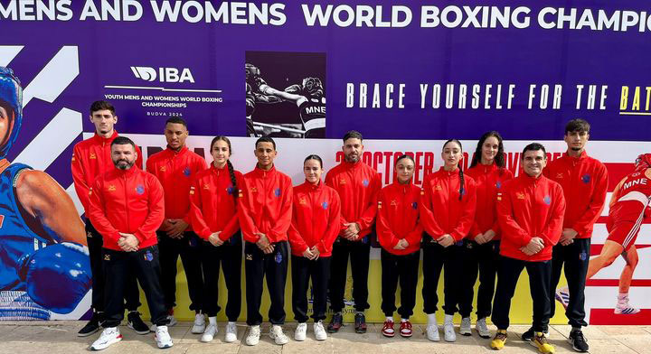 Noelia Gutiérrez y Candela Carnerero entre el grupo de boxeadores representantes de España en Montenegro. Foto: Federación Española de Boxeo