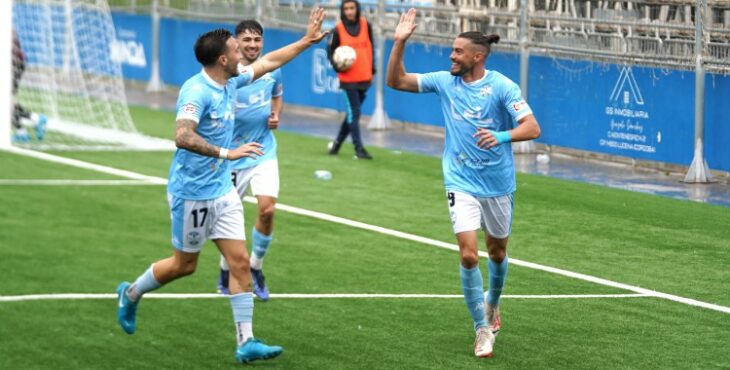 Los jugadores celestes celebrando uno de sus tantos de este curso. Foto: Antonio Dávila / Ciudad de Lucena