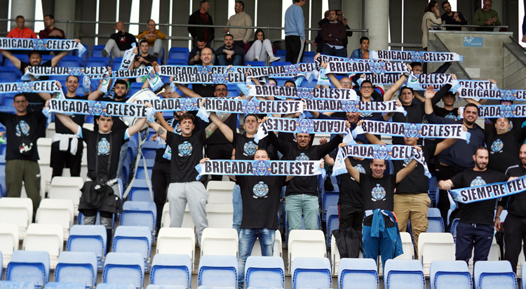 La afición celeste en el partido contra el Atlético Onubense. Foto: Antonio Dávila / Ciudad de Lucena