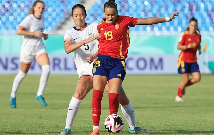 Alba Cerrato peleando con una rival estadounidense. Foto: RFEF