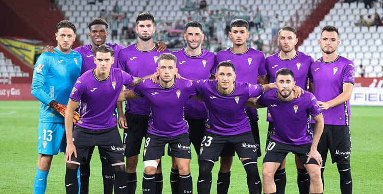 Álex López en el once inicial del Córdoba CF en su debut en Segunda División.