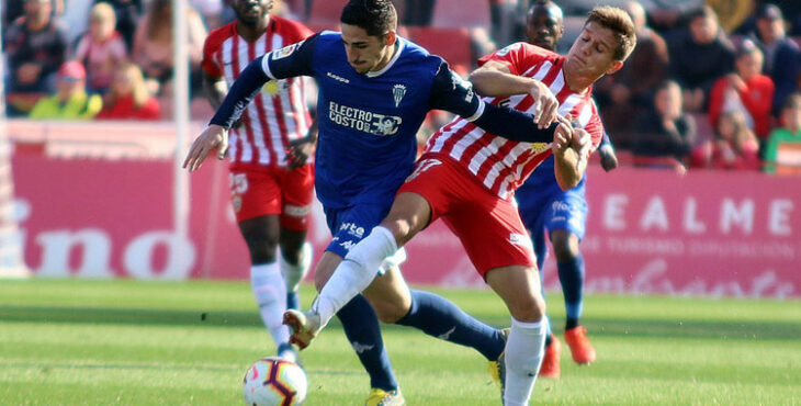 Yann Bodiger en un lance de la última visita del Córdoba a Almería. Foto: CCF