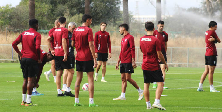 Calderón vuelve a estar disponible para Iván Ania, que ahora tendrá que decidir a quién alinea en el lateral zurdo tras el debut de Álex López en Albacete.