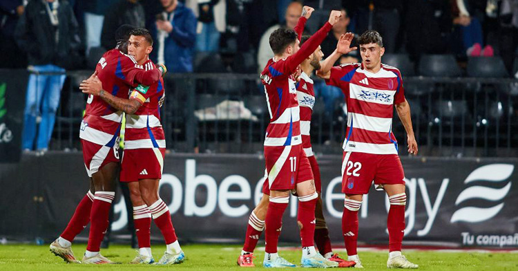 Los jugadores del Granada festejan en Castalia. Foto: LaLiga Hypermotion