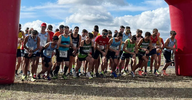 Atletas a la salida del Cross Nacional Comarca de Los Pedroches.