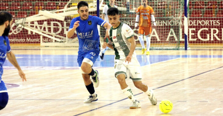 Luis Evangelio en el duelo con el Melilla. Foto: Edu Luque