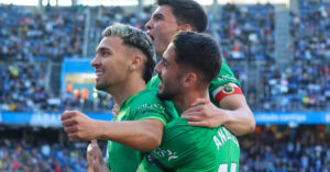 Jugadores del Racing celebran un gol en Riazor. Foto: Racing de Santander