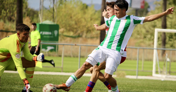 Acción del partido del juvenil A del Córdoba ante el Granada. Foto: CCF