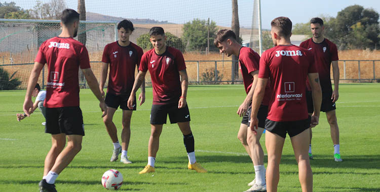 Kuki Zalazar volvió a participar en los rondos iniciales del entrenamiento pero aún le falta ritmo de competición.