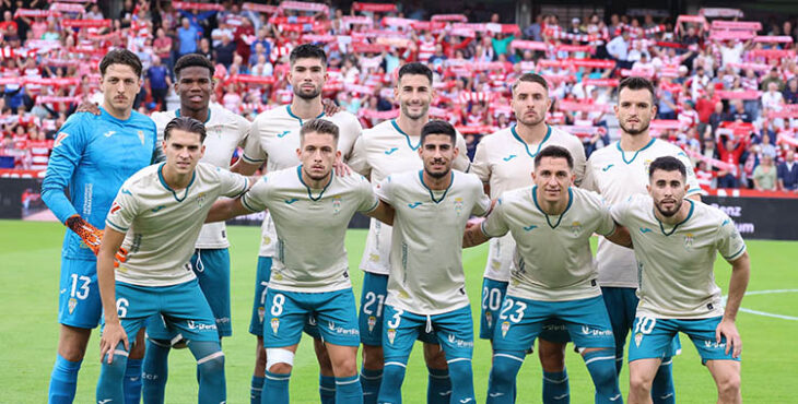 El once inicial del Córdoba en Los Cármenes.