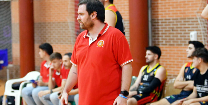 Pedro Cabello en uno de los partidos de pretemporada en el Polideportivo Lourdes Mohedano. Foto: Picalcan