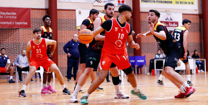 Un jugador del Lithium lanza un tiro libre en su partido con el Peñarroya. Autor: Emilio José Torres / Facebook: Torres Caballero Fotografía / Instagram: @ejtorrescaballero