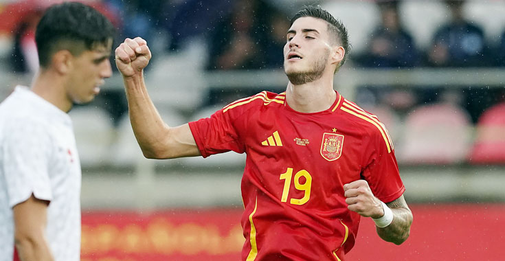 Roberto Fernández celebrando el gol con España sub21 en su debut. Foto: RFEF