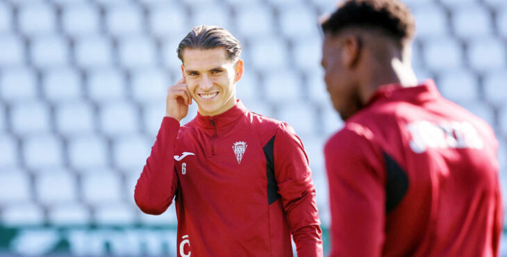 Álex Sala sonríe en un momento de un entrenamiento de la pasada semana. Foto: CCF