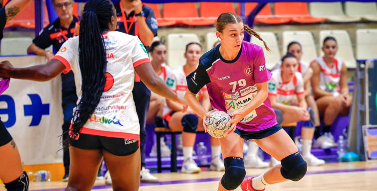 Jéssica Oliva en el partido de Copa Andalucía con el Roquetas. Foto: Federación Andaluza de Balonmano