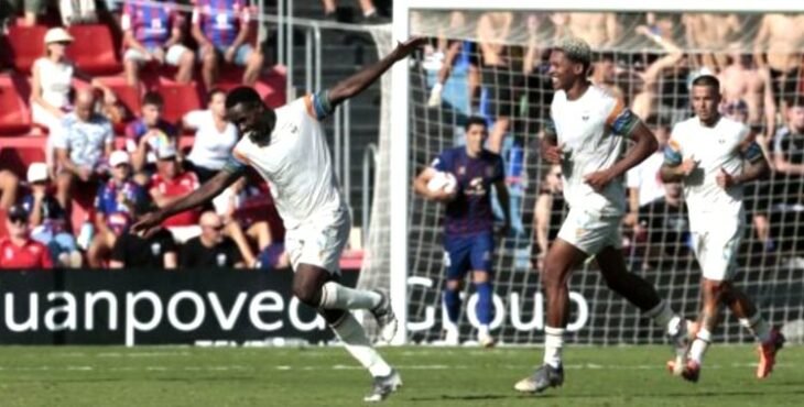 Kenneth Mamah, uno de los jugadores extranjeros firmados por el Castellón, celebrando un gol este curso. Foto: CD Castellón