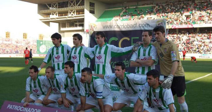 Endika Bordas, arriba a la izquierda, en un once en El Arcángel en 2007.