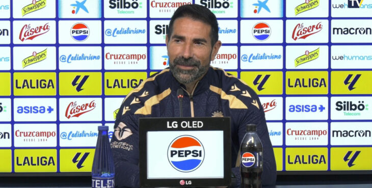 Toni López, segundo entrenador del Cádiz CF en la rueda de prensa previa al Cádiz-Córdoba. Fotografía: Cádiz CF