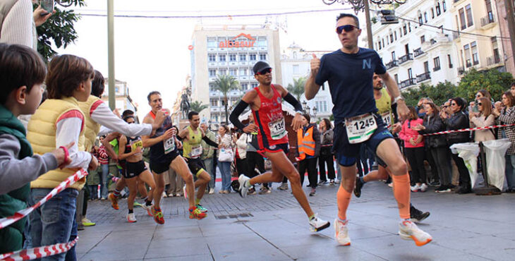 Los atletas en plena Media Maratón 2024