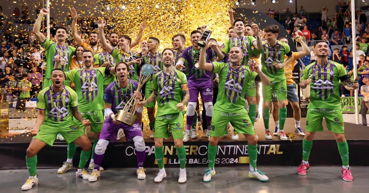 Carlos Barrón levanta la segunda Intercontinental del Palma Futsal. Foto: Palma Futsal